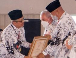 Sukses Majukan Pendidikan, PGRI Beri Penghargaan Anugerah Dwija Praja Nugraha Kepada Bupati Kukar