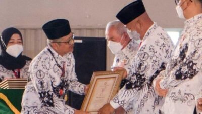 Sukses Majukan Pendidikan, PGRI Beri Penghargaan Anugerah Dwija Praja Nugraha Kepada Bupati Kukar