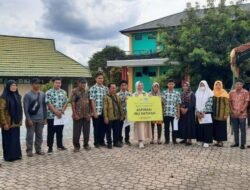 Wakil Ketua Komisi Bersama DPR RI Salurkan Beasiswa PIP di SMK Negeri 2 Tanah Grogot